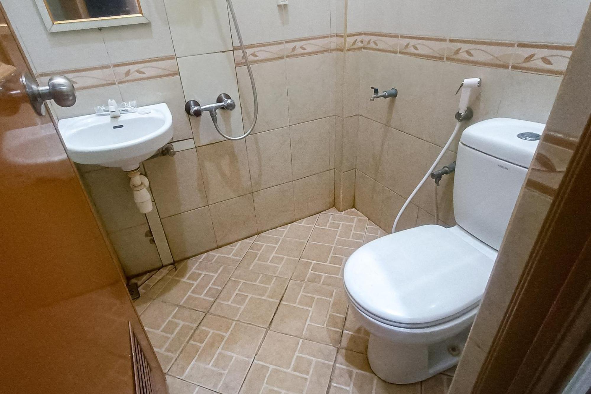 Reddoorz At Senaz Guesthouse Mataram Dış mekan fotoğraf